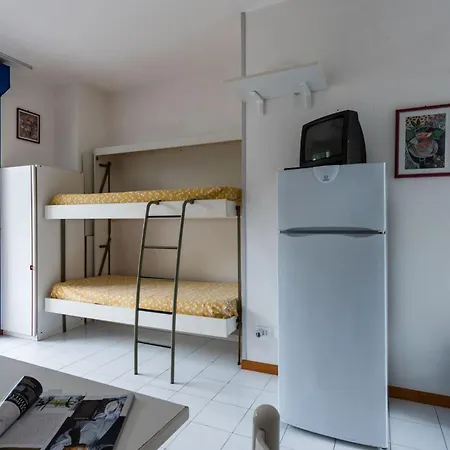 Cozy With Lateral Sea View In * Bibione