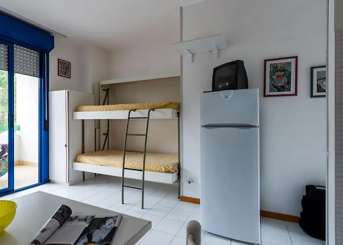 Cozy With Lateral Sea View In * Bibione