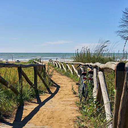 Cozy With Lateral Sea View In Apartment Bibione